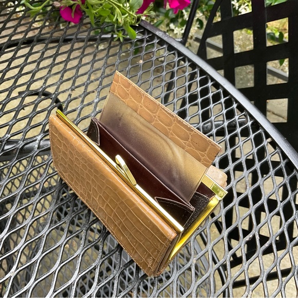 Quality Tan & Gold Alligator Nice Feel Skin Texture Wallet! - Picture 8 of 16